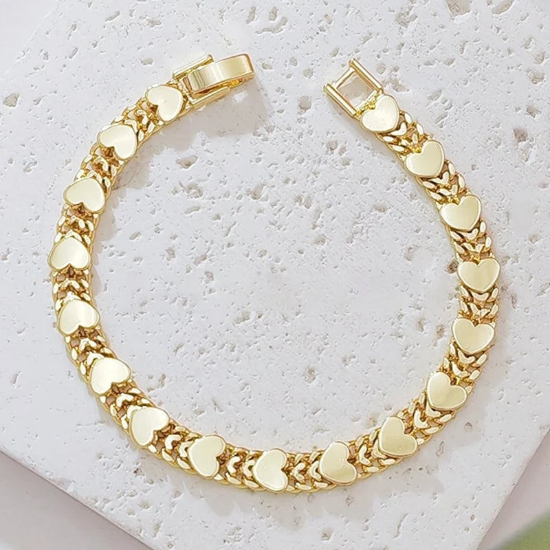 ๐49% OFF! โจWomenโs Elegant Heart Link Bracelet โ Delicate Charm, Timeless Design & Comfortable Fit ๐