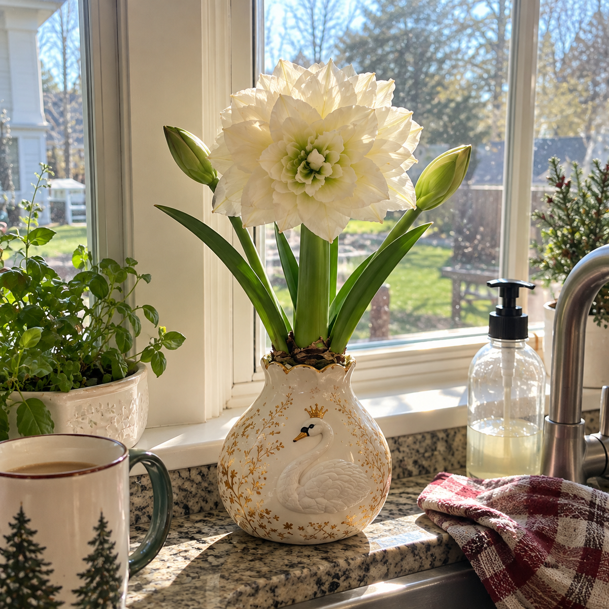 Grow Your Own Amaryllis – Blooming Gift Pot with Decorative Animal Vase