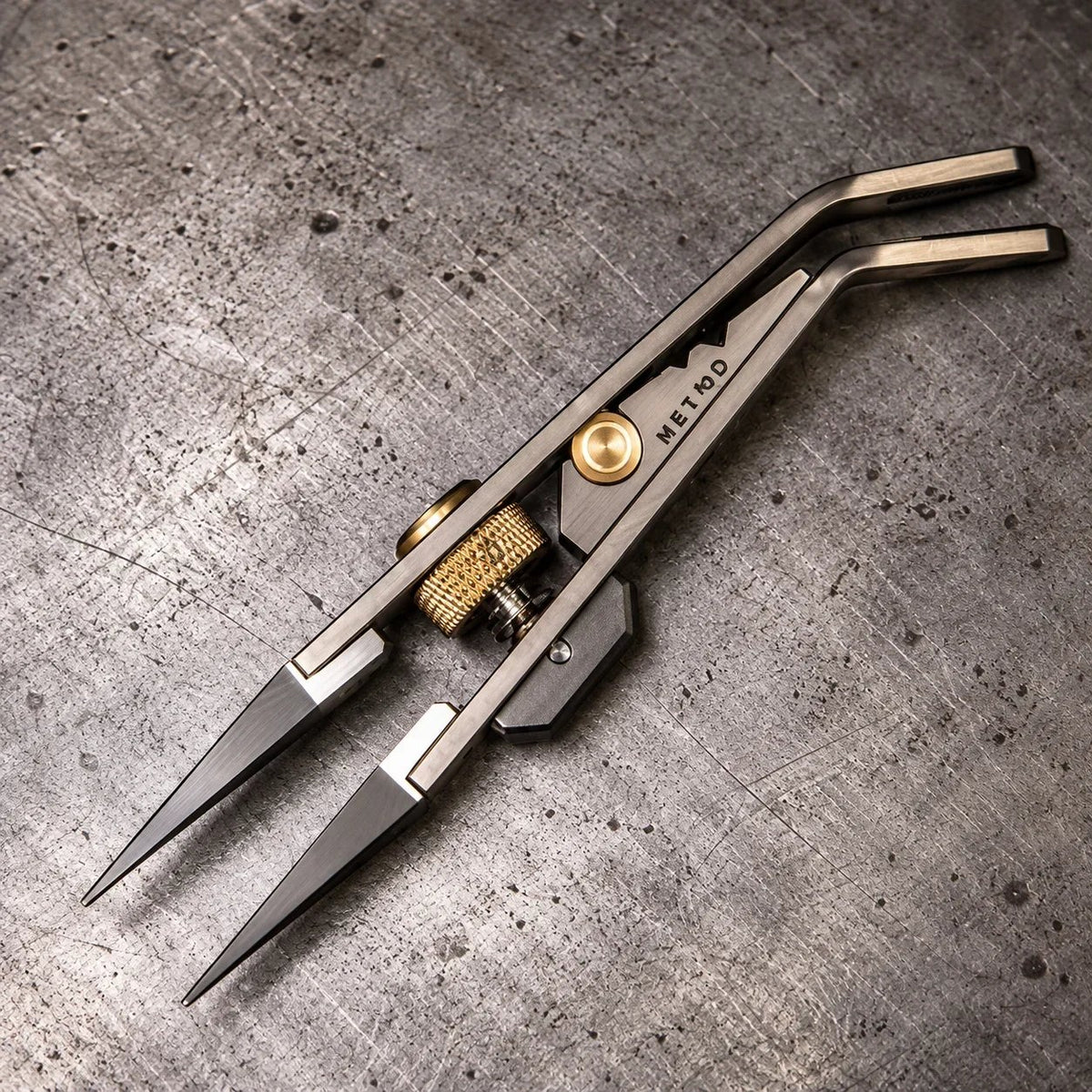 💥🏆🔧 Precision Locking Tweezers – Adjustable Grip & Interchangeable Jaws 🎯