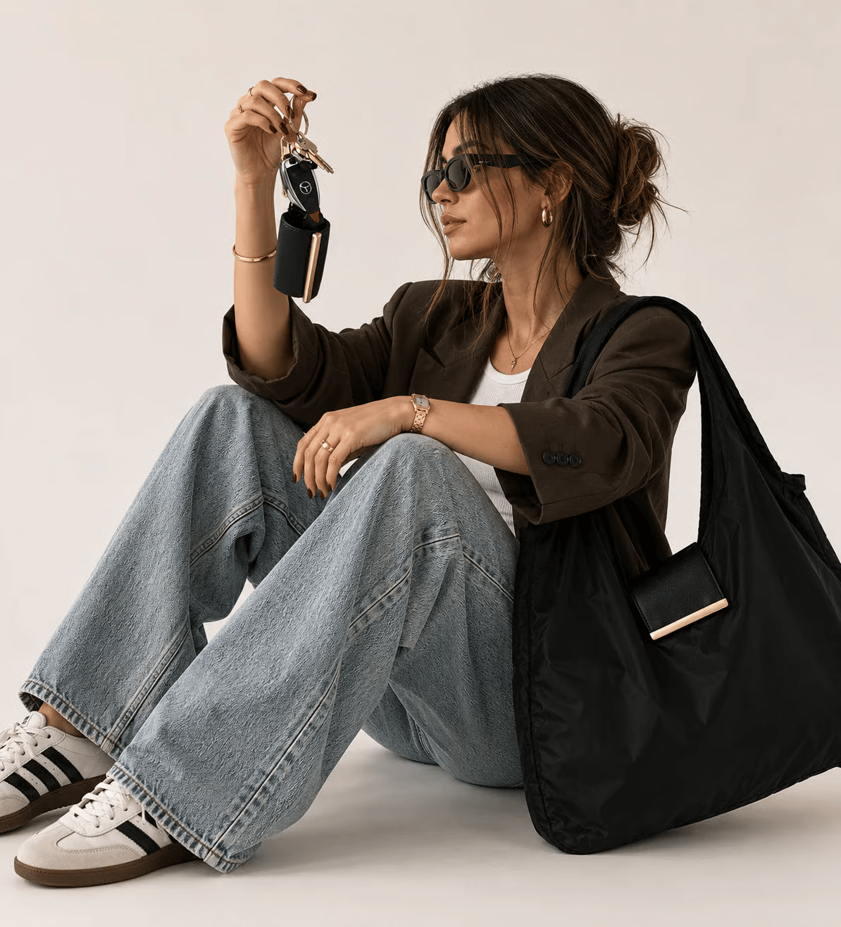 🎁Varelli Charm Transformable Bag – Stylish Vegan Leather Tote & Keychain Charm
