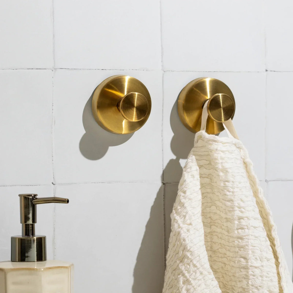 🔥Buy 1 Get 1 Free🔥2 PCS No Drill Suction Cup Hooks Heavy Duty Wall Hooks For Bathroom Kitchen And Home