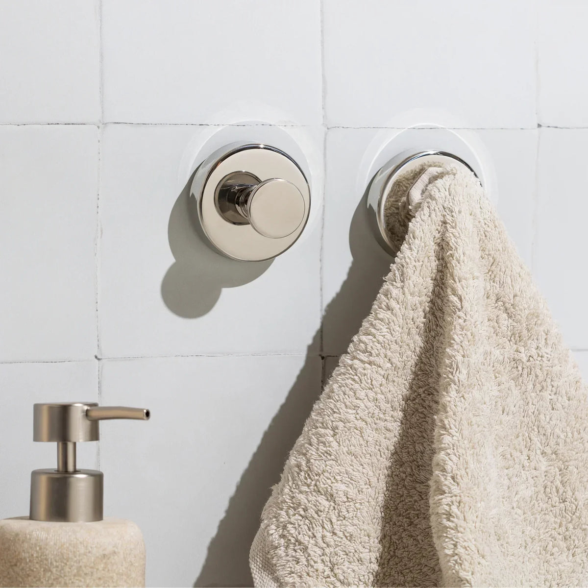 🔥Buy 1 Get 1 Free🔥2 PCS No Drill Suction Cup Hooks Heavy Duty Wall Hooks For Bathroom Kitchen And Home